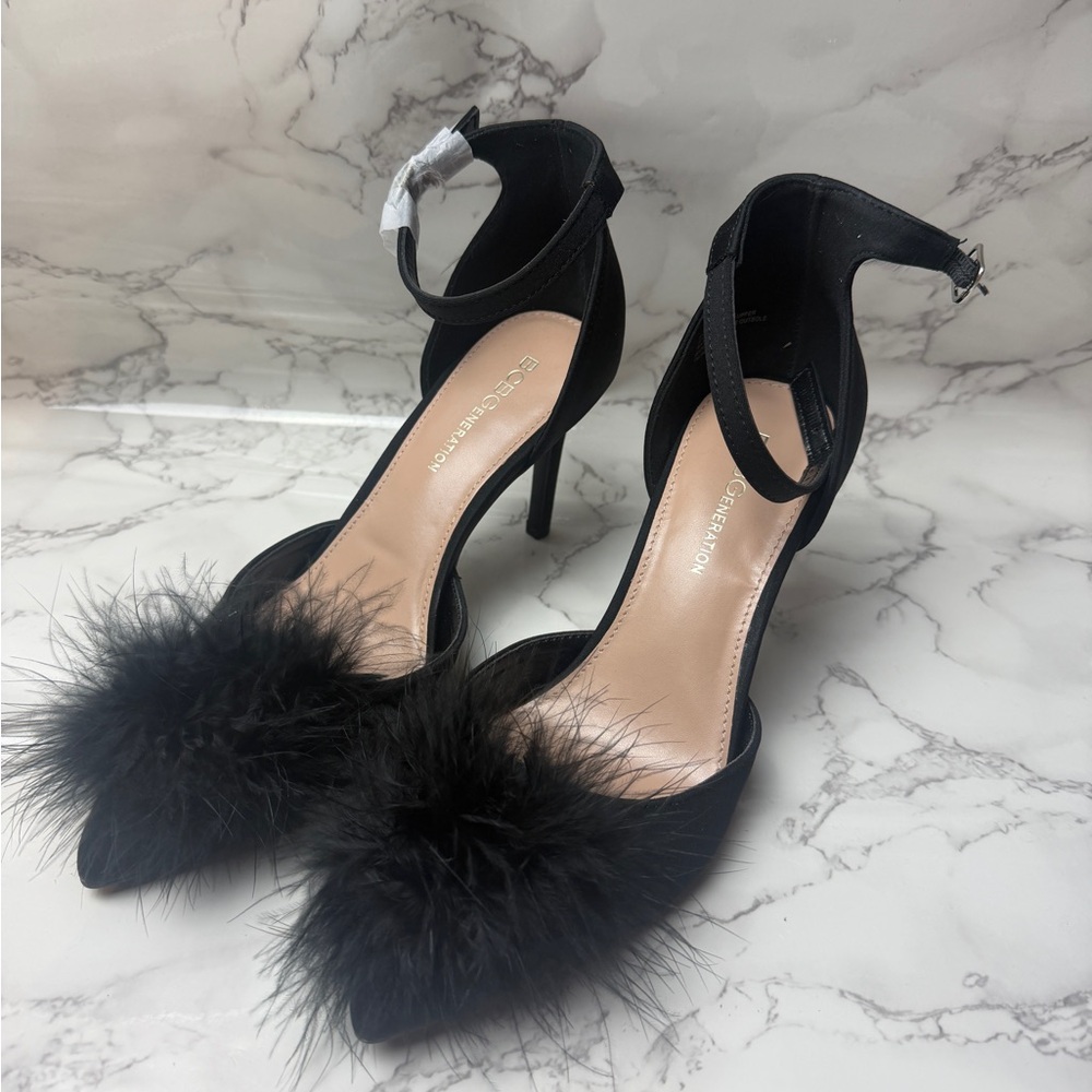 Women’s BCBGeneration Black Feathered Heels US Size 7,5